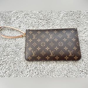 Louis Vuitton Neverfull GM pouch with beige interior